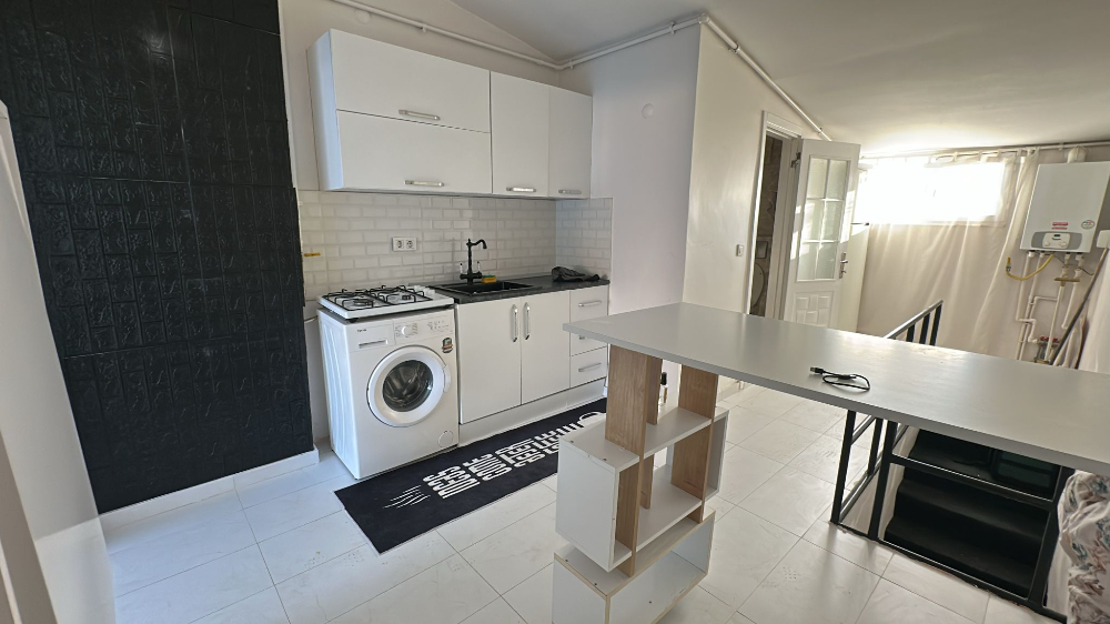 BEŞİKTAŞ ÇARŞI İÇİNDE TERASLI 1+0 EŞYALI KİRALIK DAİRE