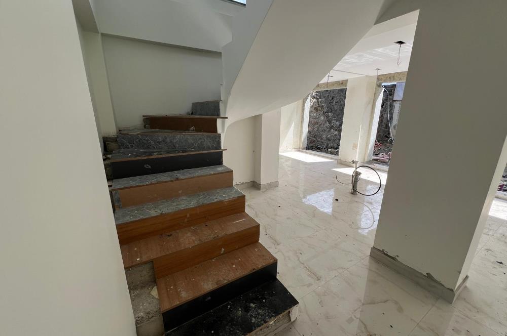 PRESTİJLİ YAŞAMIN YENİ ADRESİ AKYAZI DA SATILIK VİLLA