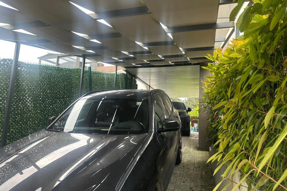 Zekeriyaköy Merkezde Site İçinde Havuzlu 5+1 Satılık Villa