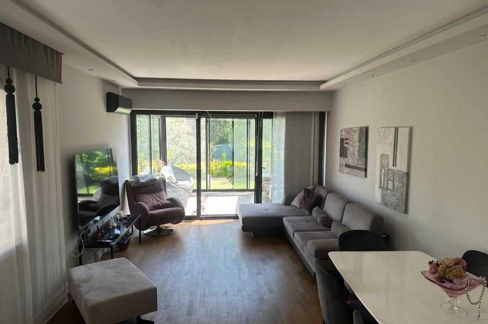Zekeriyaköy Merkezde Site İçinde Havuzlu 5+1 Satılık Villa