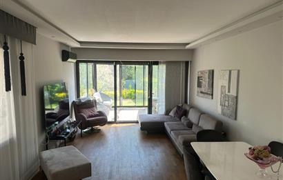 Zekeriyaköy Merkezde Site İçinde Havuzlu 5+1 Satılık Villa