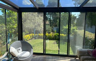Zekeriyaköy Merkezde Site İçinde Havuzlu 5+1 Satılık Villa