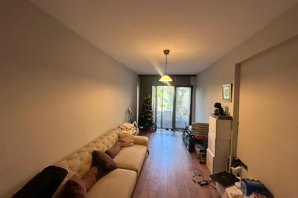 Zekeriyaköy Merkezde Site İçinde Havuzlu 5+1 Satılık Villa