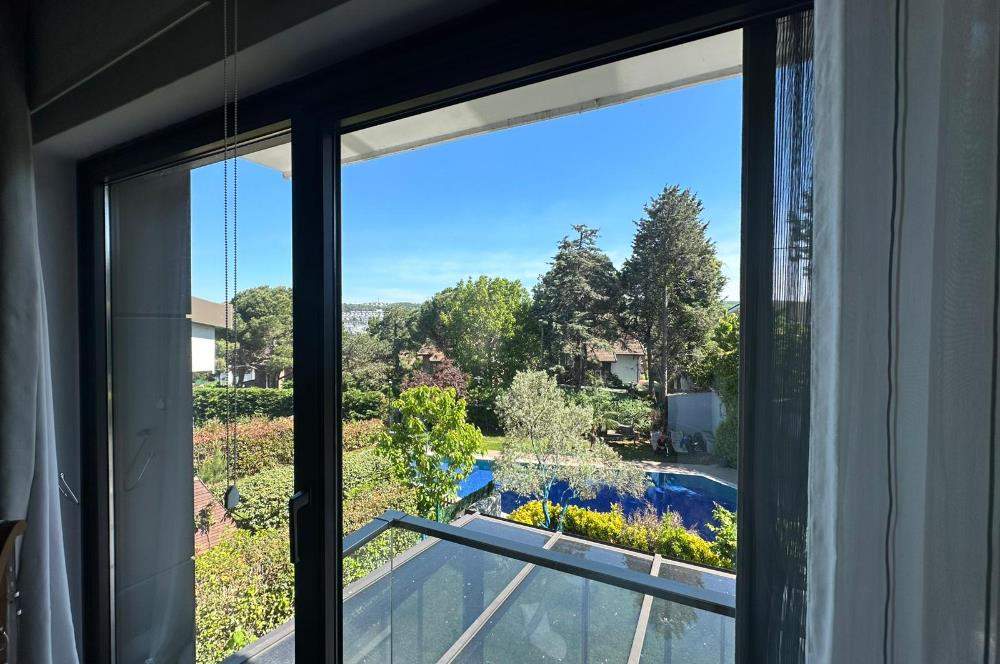 Zekeriyaköy Merkezde Site İçinde Havuzlu 5+1 Satılık Villa