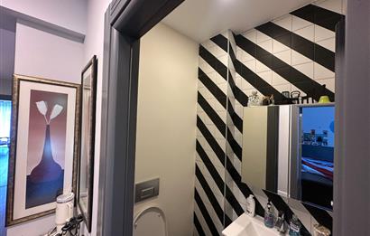Zekeriyaköy Merkezde Site İçinde Havuzlu 5+1 Satılık Villa