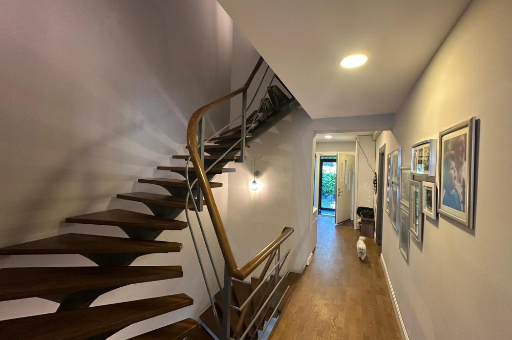 Zekeriyaköy Merkezde Site İçinde Havuzlu 5+1 Satılık Villa