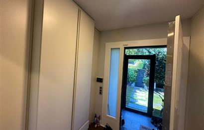 Zekeriyaköy Merkezde Site İçinde Havuzlu 5+1 Satılık Villa