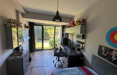 Zekeriyaköy Merkezde Site İçinde Havuzlu 5+1 Satılık Villa