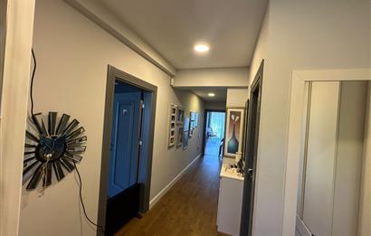 Zekeriyaköy Merkezde Site İçinde Havuzlu 5+1 Satılık Villa