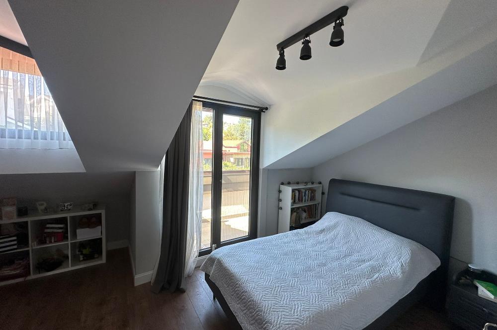 Zekeriyaköy Merkezde Site İçinde Havuzlu 5+1 Satılık Villa