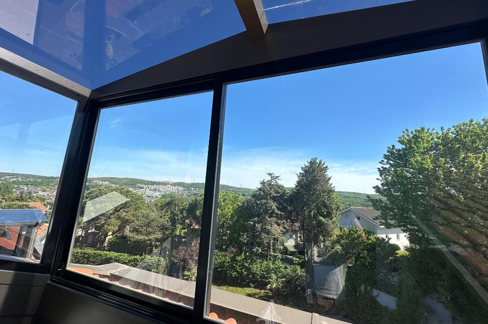 Zekeriyaköy Merkezde Site İçinde Havuzlu 5+1 Satılık Villa