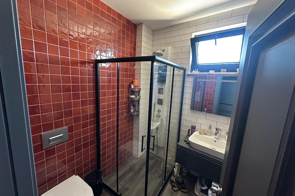 Zekeriyaköy Merkezde Site İçinde Havuzlu 5+1 Satılık Villa