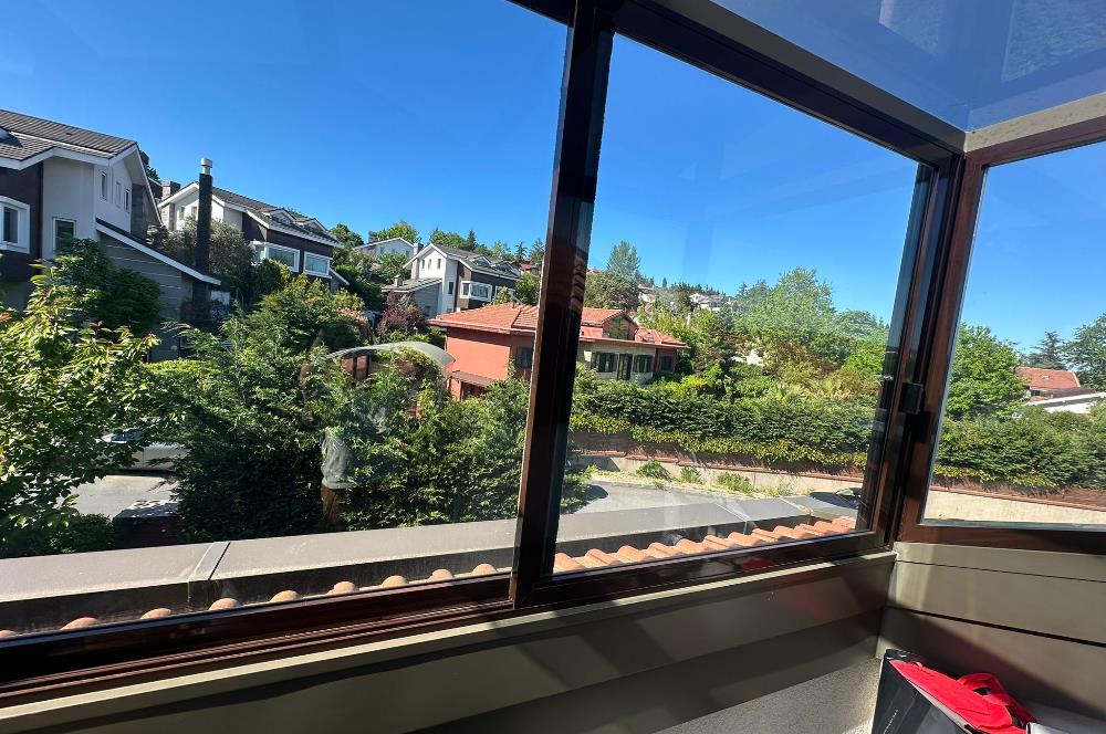 Zekeriyaköy Merkezde Site İçinde Havuzlu 5+1 Satılık Villa