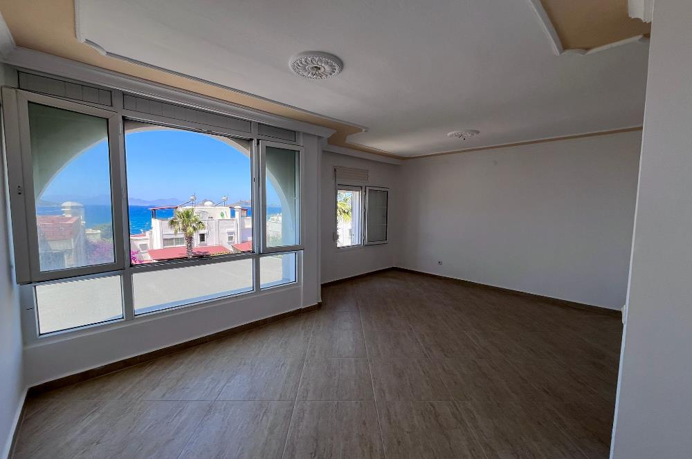 Turgutreis Yalı'da Denize Sıfır Sitede Satılık Tripleks Daire