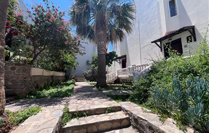 Turgutreis Yalı'da Denize Sıfır Sitede Satılık Tripleks Daire