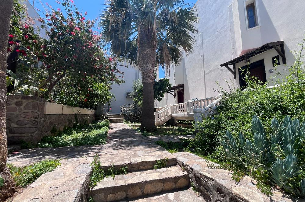 Turgutreis Yalı'da Denize Sıfır Sitede Satılık Tripleks Daire