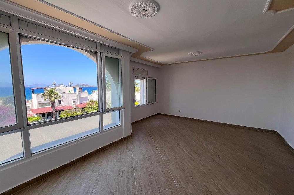 Turgutreis Yalı'da Denize Sıfır Sitede Satılık Tripleks Daire
