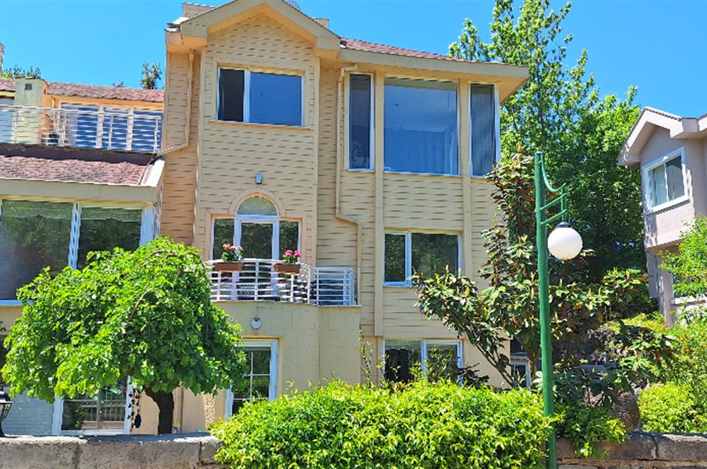 USKUMRUKÖY BİZİM VADİ SİTESİNDE A'DAN Z'YE YENİLENMİŞ LÜKS VİLLA