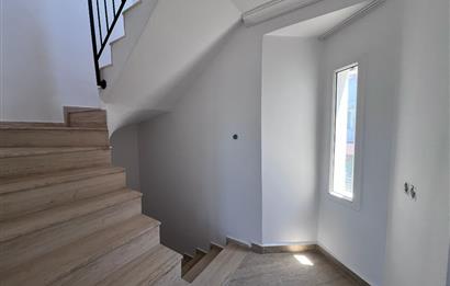 Turgutreis Yalı'da Denize Sıfır Sitede Satılık Tripleks Daire