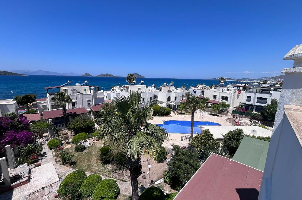 Turgutreis Yalı'da Denize Sıfır Sitede Satılık Tripleks Daire