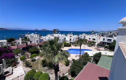 Turgutreis Yalı'da Denize Sıfır Sitede Satılık Tripleks Daire
