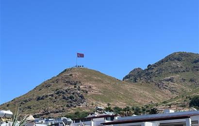 Turgutreis Yalı'da Denize Sıfır Sitede Satılık Tripleks Daire
