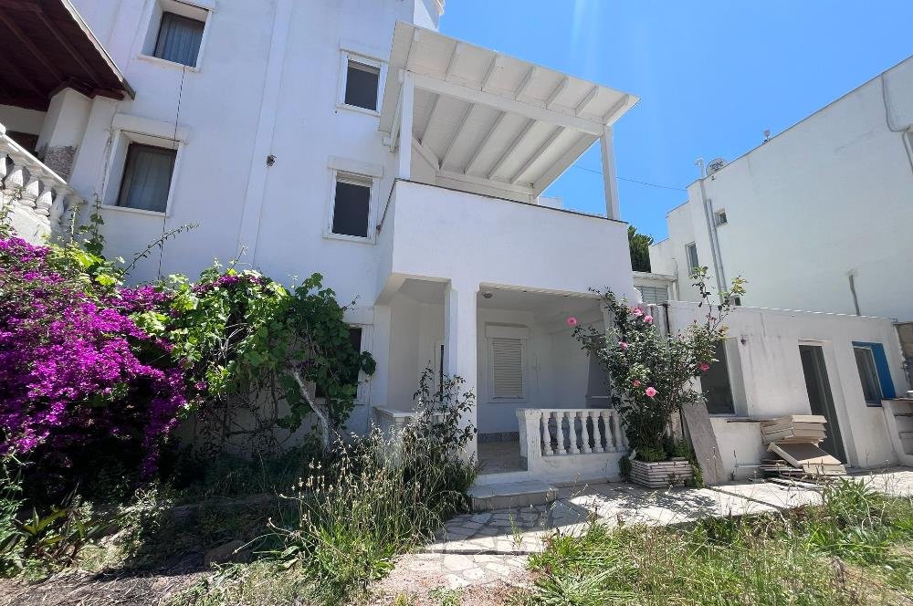 Turgutreis Yalı'da Denize Sıfır Sitede Satılık Tripleks Daire