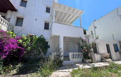 Turgutreis Yalı'da Denize Sıfır Sitede Satılık Tripleks Daire