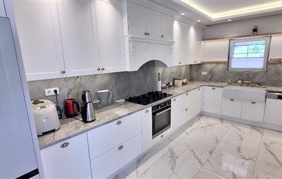 USKUMRUKÖY BİZİM VADİ SİTESİNDE A'DAN Z'YE YENİLENMİŞ LÜKS VİLLA