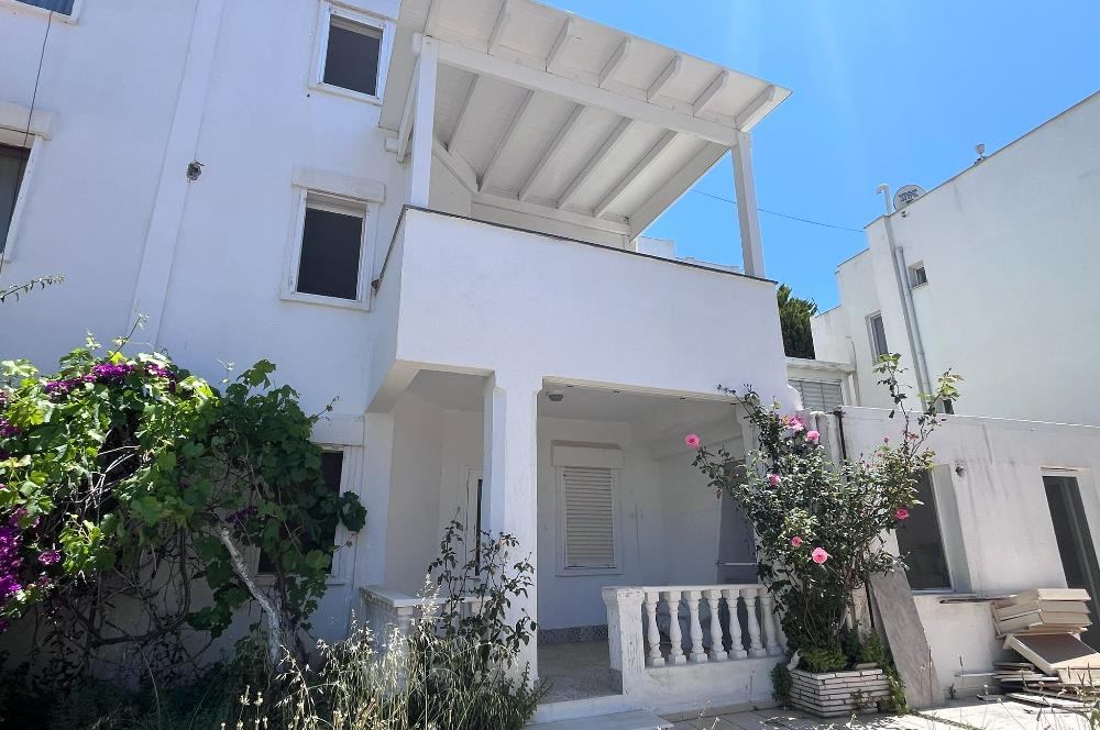 Turgutreis Yalı'da Denize Sıfır Sitede Satılık Tripleks Daire