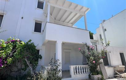 Turgutreis Yalı'da Denize Sıfır Sitede Satılık Tripleks Daire