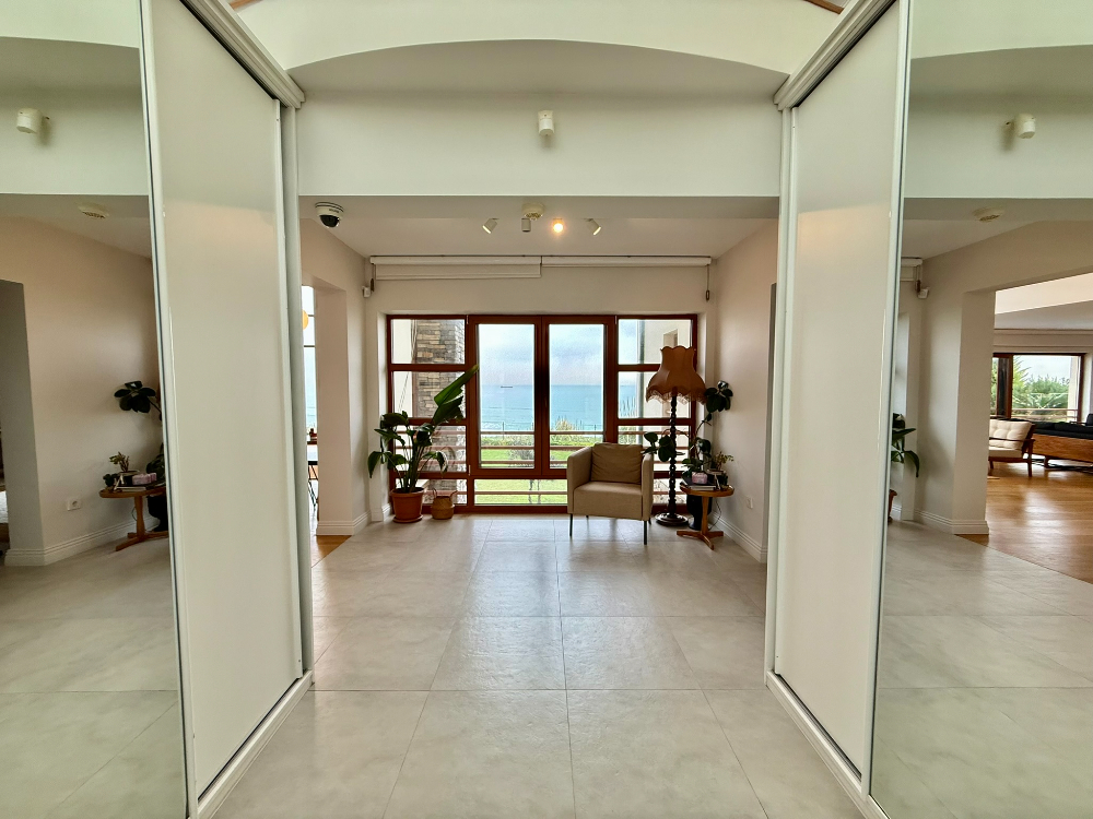 Marenegro Villaları 8+2 Büyük Tip Denize Sıfır Lüks Villa