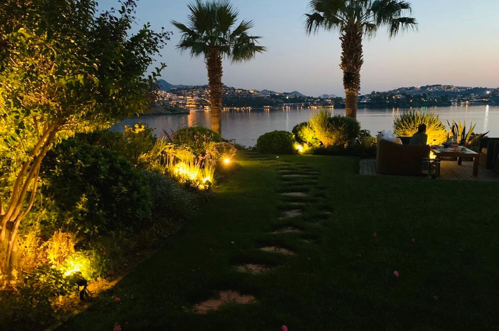 Bodrum Yalıkavak’ta Gerçek Denize Sıfır Lüks Bahçe Dubleksi | Özel Plajlı Magic Rock Sitesi