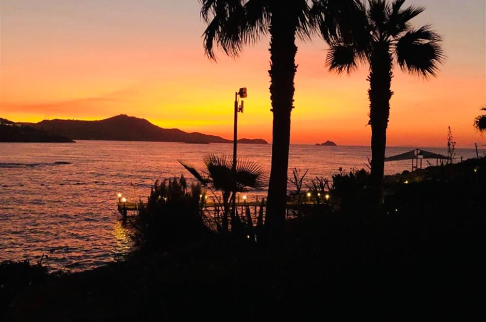 Bodrum Yalıkavak’ta Gerçek Denize Sıfır Lüks Bahçe Dubleksi | Özel Plajlı Magic Rock Sitesi