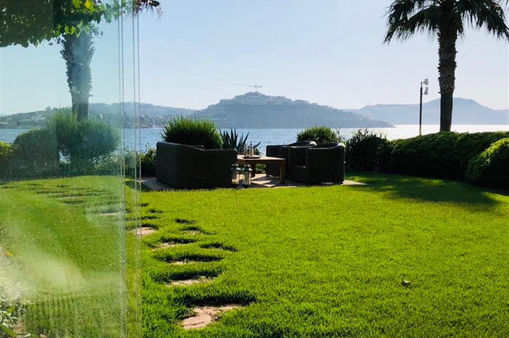 Bodrum Yalıkavak’ta Gerçek Denize Sıfır Lüks Bahçe Dubleksi | Özel Plajlı Magic Rock Sitesi