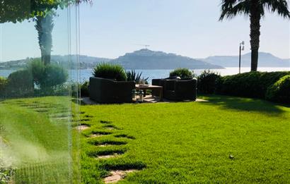 Bodrum Yalıkavak’ta Gerçek Denize Sıfır Lüks Bahçe Dubleksi | Özel Plajlı Magic Rock Sitesi