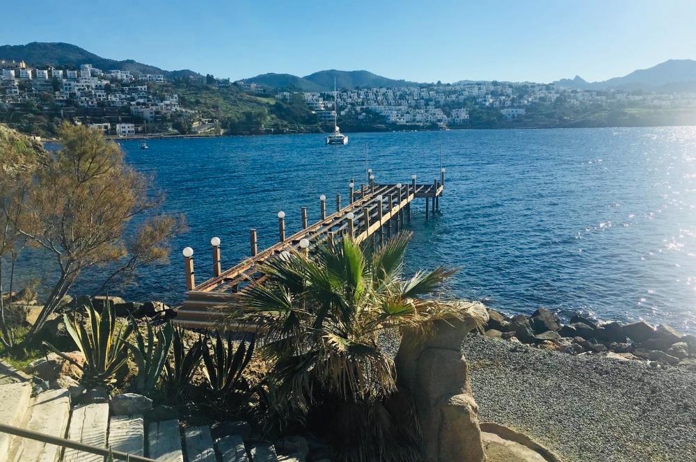 Bodrum Yalıkavak’ta Gerçek Denize Sıfır Lüks Bahçe Dubleksi | Özel Plajlı Magic Rock Sitesi