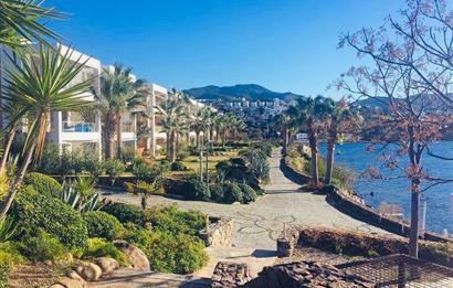 Bodrum Yalıkavak’ta Gerçek Denize Sıfır Lüks Bahçe Dubleksi | Özel Plajlı Magic Rock Sitesi