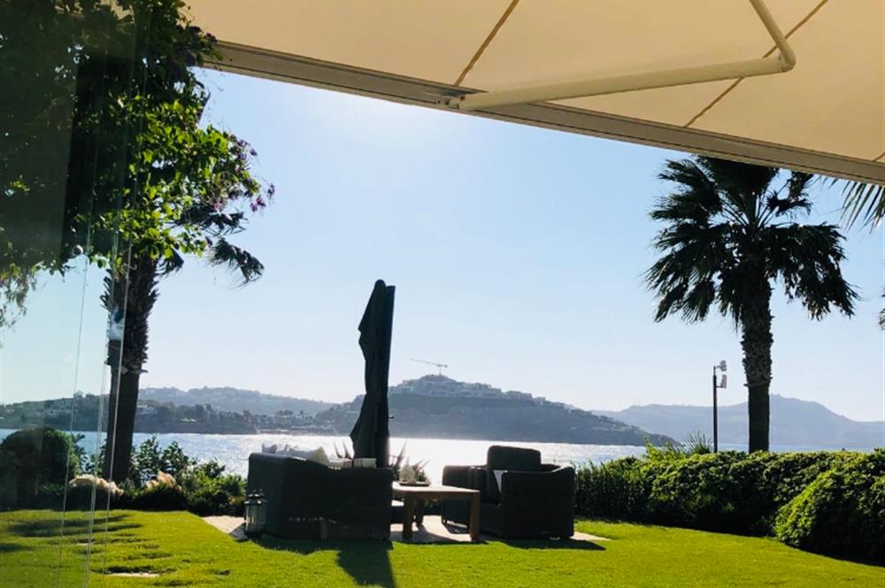 Bodrum Yalıkavak’ta Gerçek Denize Sıfır Lüks Bahçe Dubleksi | Özel Plajlı Magic Rock Sitesi