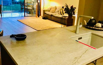 Bodrum Yalıkavak’ta Gerçek Denize Sıfır Lüks Bahçe Dubleksi | Özel Plajlı Magic Rock Sitesi
