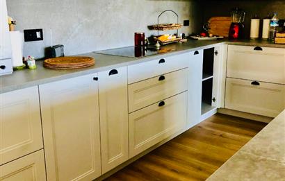 Bodrum Yalıkavak’ta Gerçek Denize Sıfır Lüks Bahçe Dubleksi | Özel Plajlı Magic Rock Sitesi