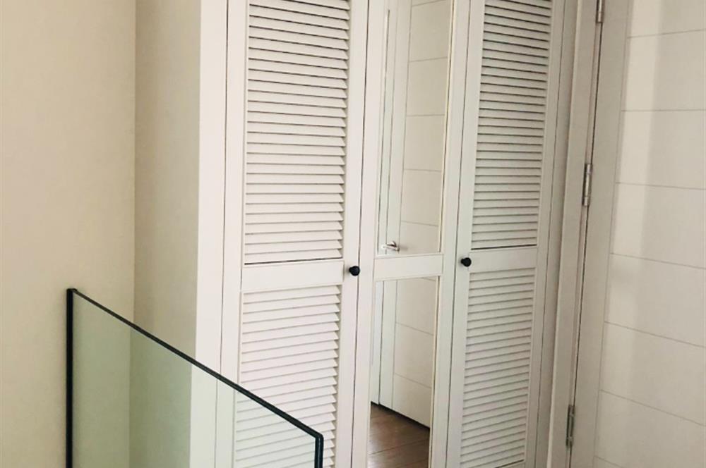 Bodrum Yalıkavak’ta Gerçek Denize Sıfır Lüks Bahçe Dubleksi | Özel Plajlı Magic Rock Sitesi
