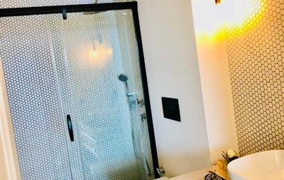 Bodrum Yalıkavak’ta Gerçek Denize Sıfır Lüks Bahçe Dubleksi | Özel Plajlı Magic Rock Sitesi