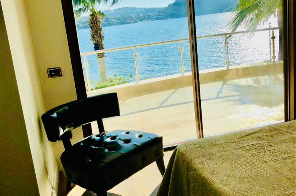 Bodrum Yalıkavak’ta Gerçek Denize Sıfır Lüks Bahçe Dubleksi | Özel Plajlı Magic Rock Sitesi
