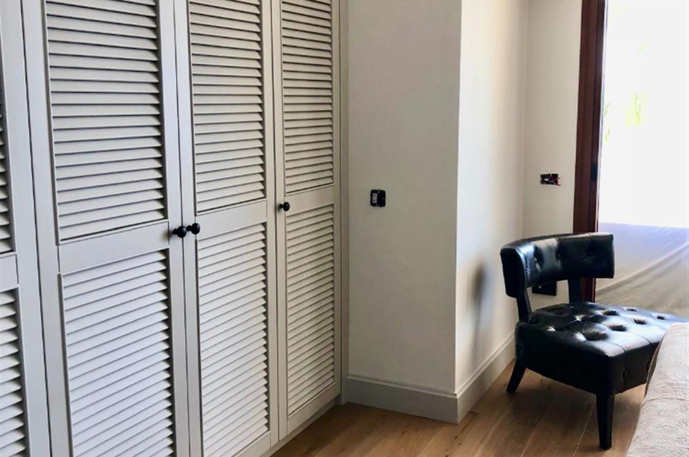 Bodrum Yalıkavak’ta Gerçek Denize Sıfır Lüks Bahçe Dubleksi | Özel Plajlı Magic Rock Sitesi