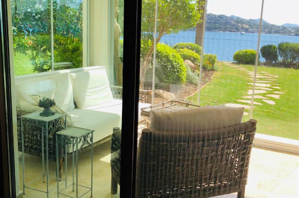 Bodrum Yalıkavak’ta Gerçek Denize Sıfır Lüks Bahçe Dubleksi | Özel Plajlı Magic Rock Sitesi