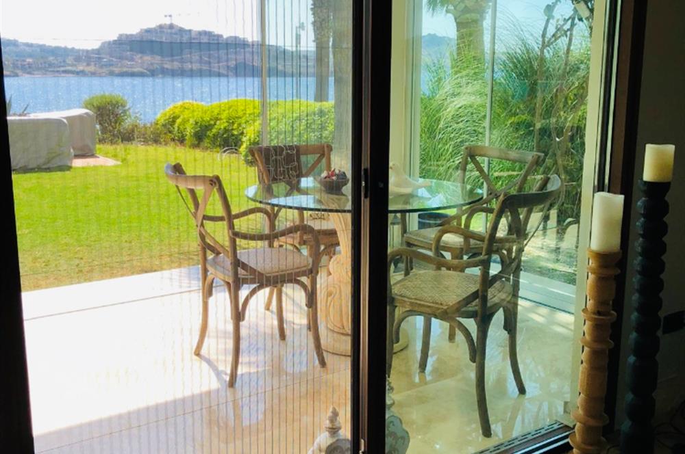 Bodrum Yalıkavak’ta Gerçek Denize Sıfır Lüks Bahçe Dubleksi | Özel Plajlı Magic Rock Sitesi