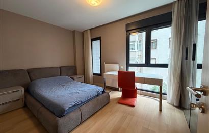 ÖMERPAŞA SOKAK'TA 3+1 120M2 NET KATTA TEK EŞYALI KİRALIK DAİRE