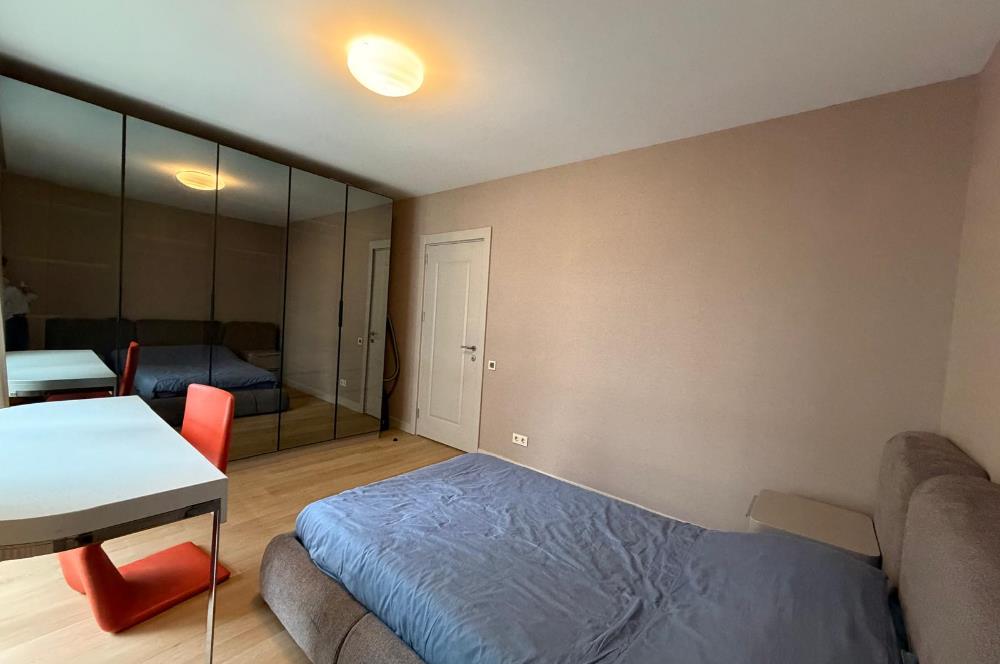 ÖMERPAŞA SOKAK'TA 3+1 120M2 NET KATTA TEK EŞYALI KİRALIK DAİRE