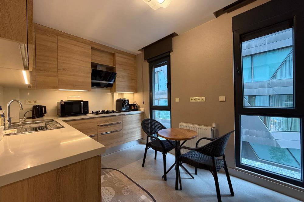ÖMERPAŞA SOKAK'TA 3+1 120M2 NET KATTA TEK EŞYALI KİRALIK DAİRE